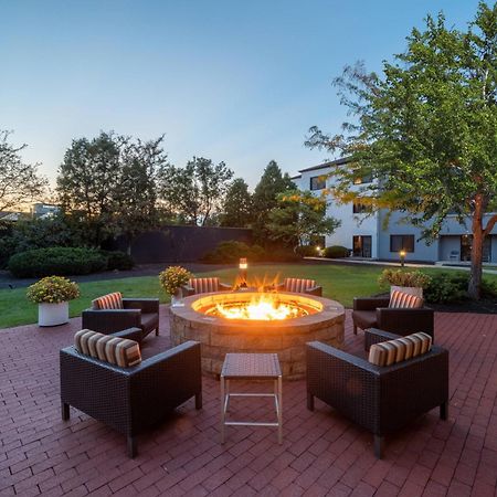 Courtyard Columbus Airport Hotel Buitenkant foto