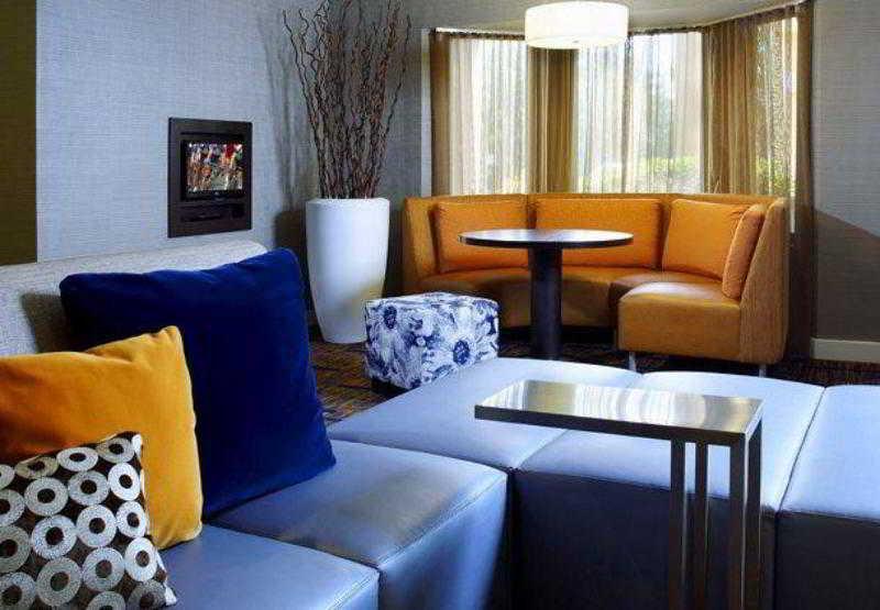 Courtyard Columbus Airport Hotel Buitenkant foto