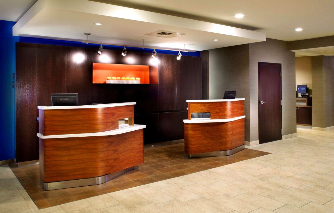 Courtyard Columbus Airport Hotel Buitenkant foto